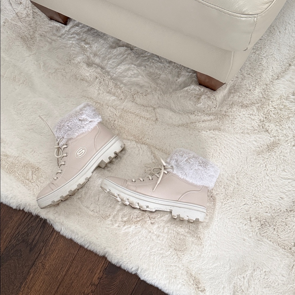 Skechers Cream Fur-Trimmed Winter Boots